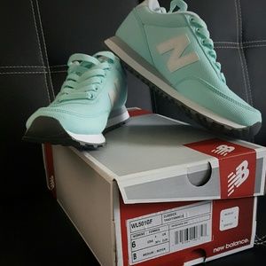 New Balance tennis shoes